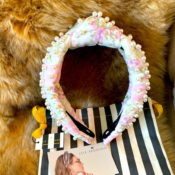 LoveShackFancy x Lele Sadoughi Pearl Knotted Floral Headband - Picture 4 of 8